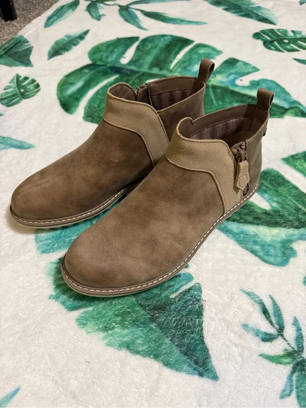 Sketchers Women’s Arch Fit Mojave Ankle Boot